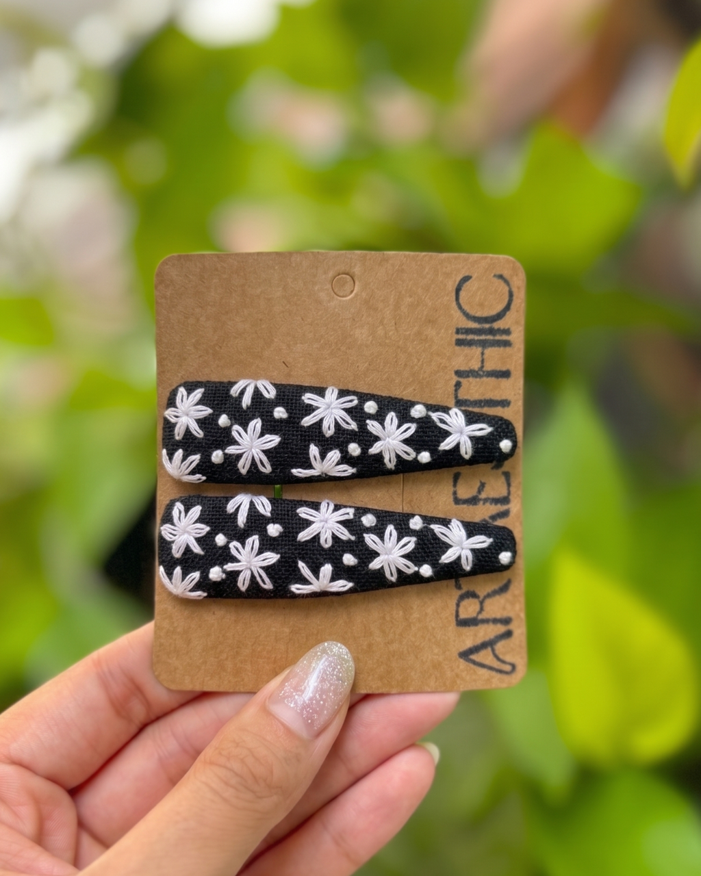 White Daisy Trail Hairclips