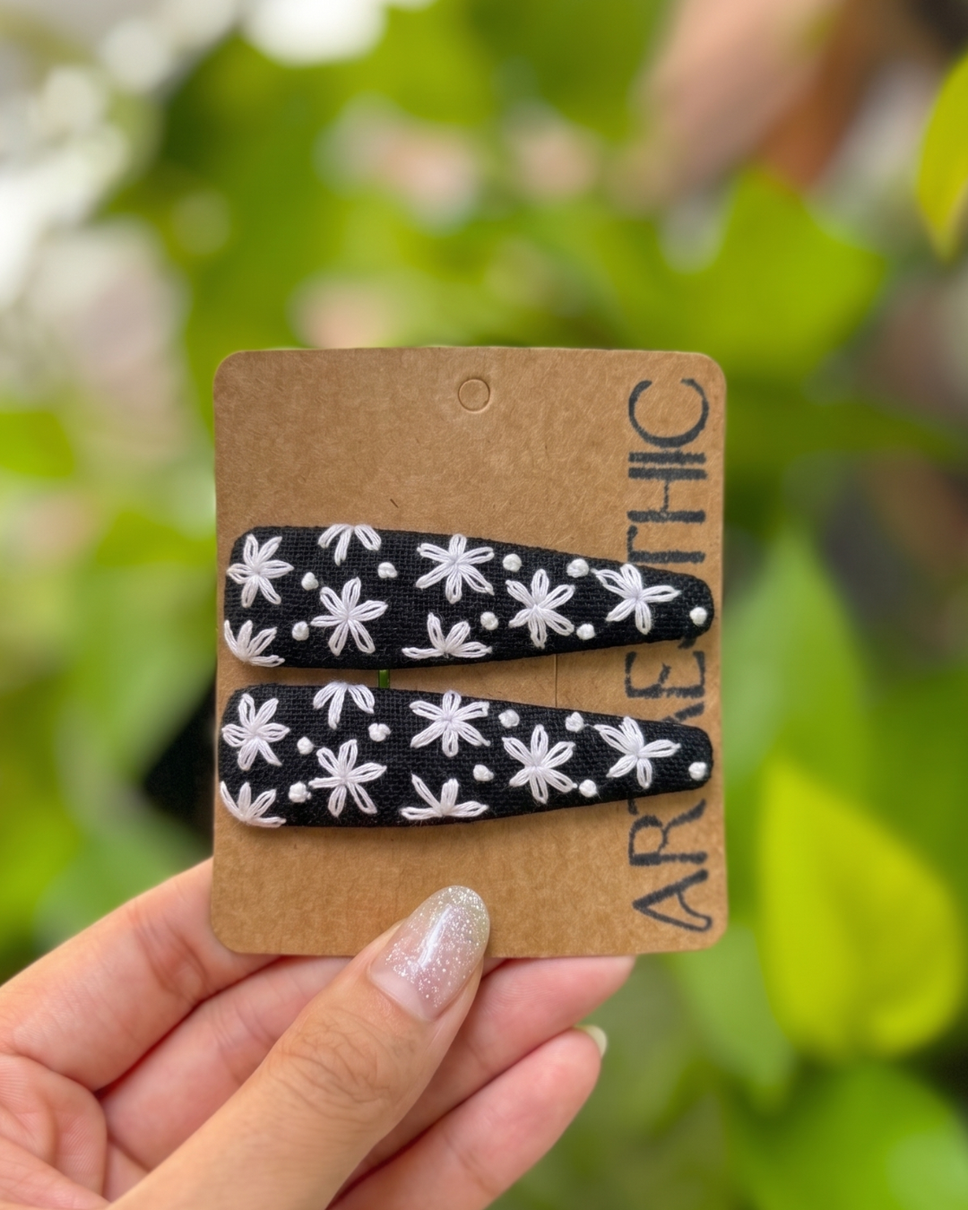 White Daisy Trail Hairclips
